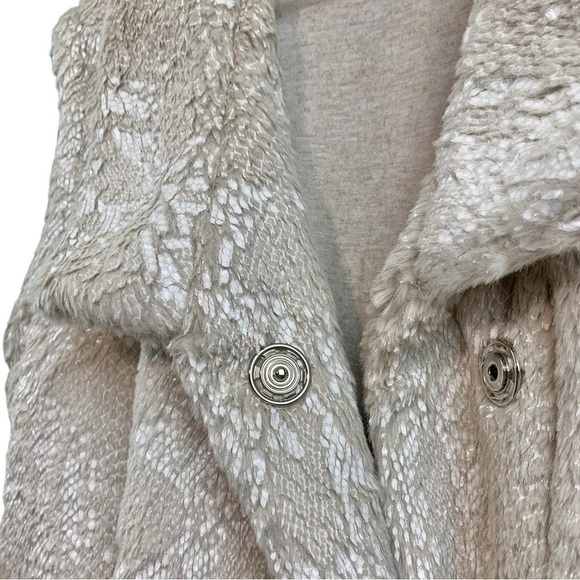 AMS Pure Faux Fur Shimmer Sleeveless Vest Jacket Beige Cream Ivory Size US 6 - Picture 4 of 8